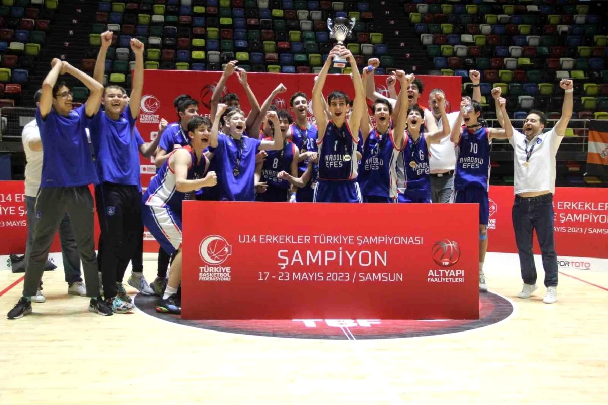 A.Efes U14 Erkek Basketbol Kadrosu Türkiye Şampiyonu