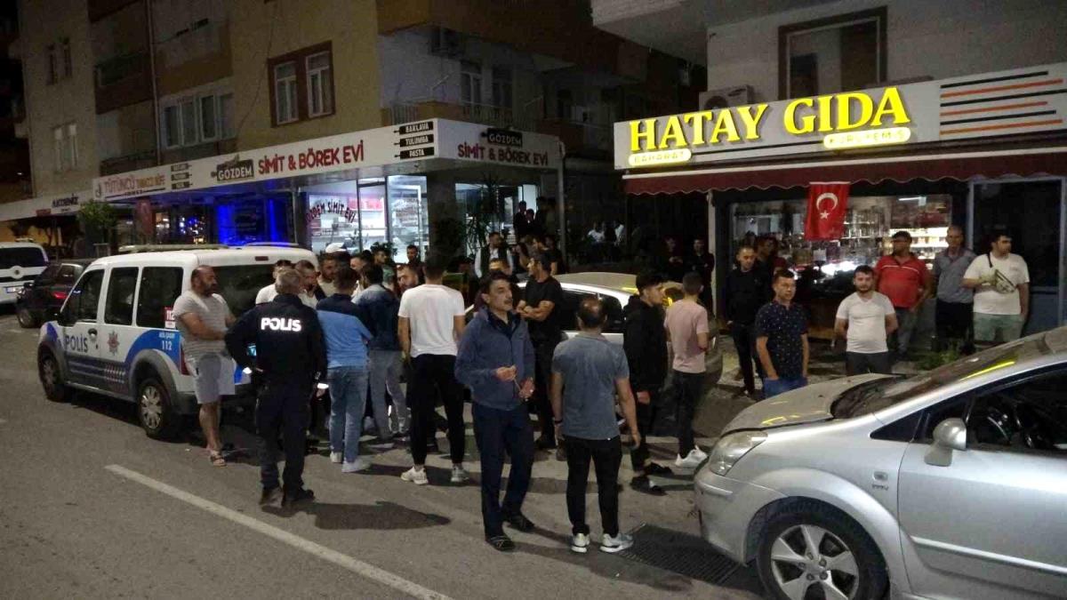 Antalya'da Zincirleme Kaza Sonrası Mahalle Sakinleri Sinema İzler Üzere İzledi