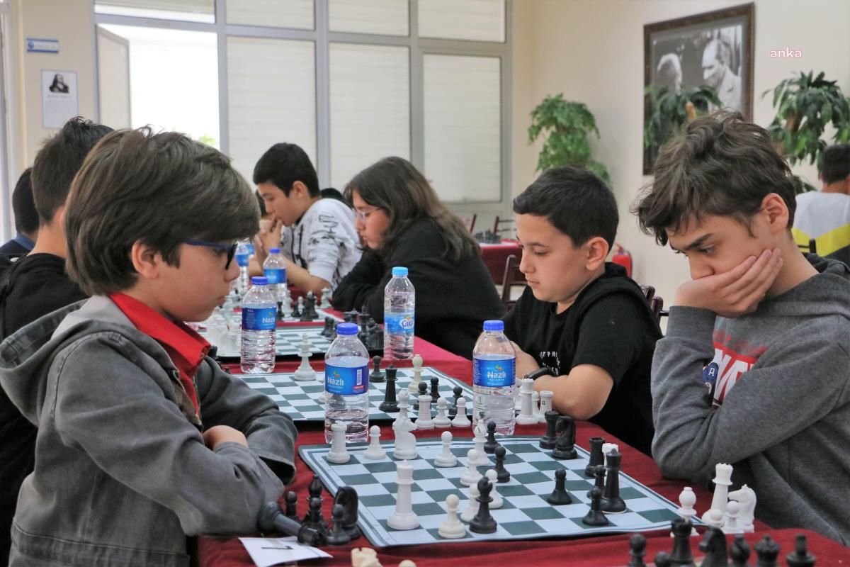 Aydın Büyükşehir Belediyesi Klasik Satranç Turnuvası'nda 96 finalist gayret etti