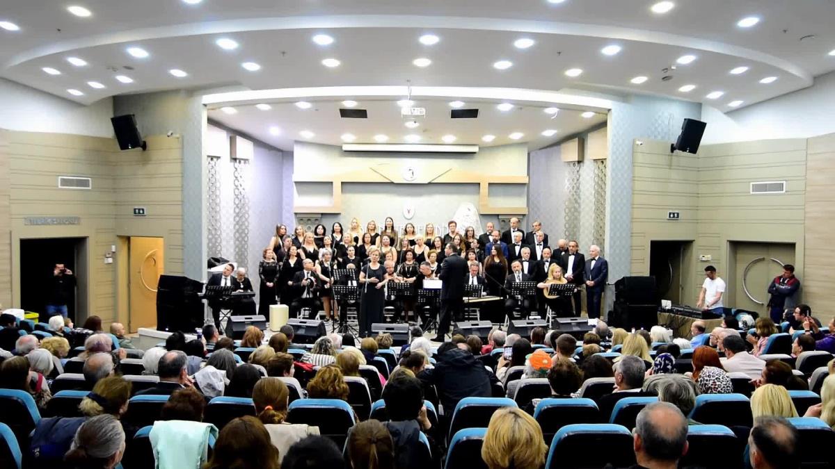 Bornova Belediyesi Hobi ve Marifet Edindirme Kursiyerleri Bahar Konserleri Verdi
