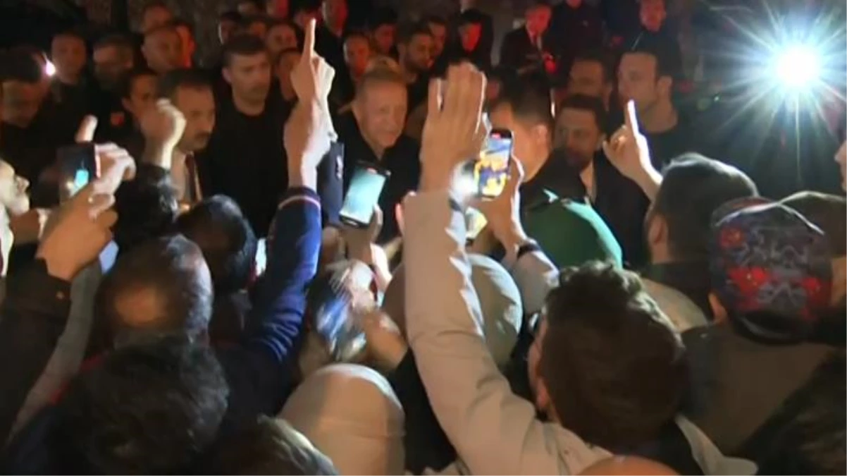 Erdoğan İstanbul'da! Kısıklı'daki konutundan coşkulu kalabalığın alkışlarıyla çıkış yaptı