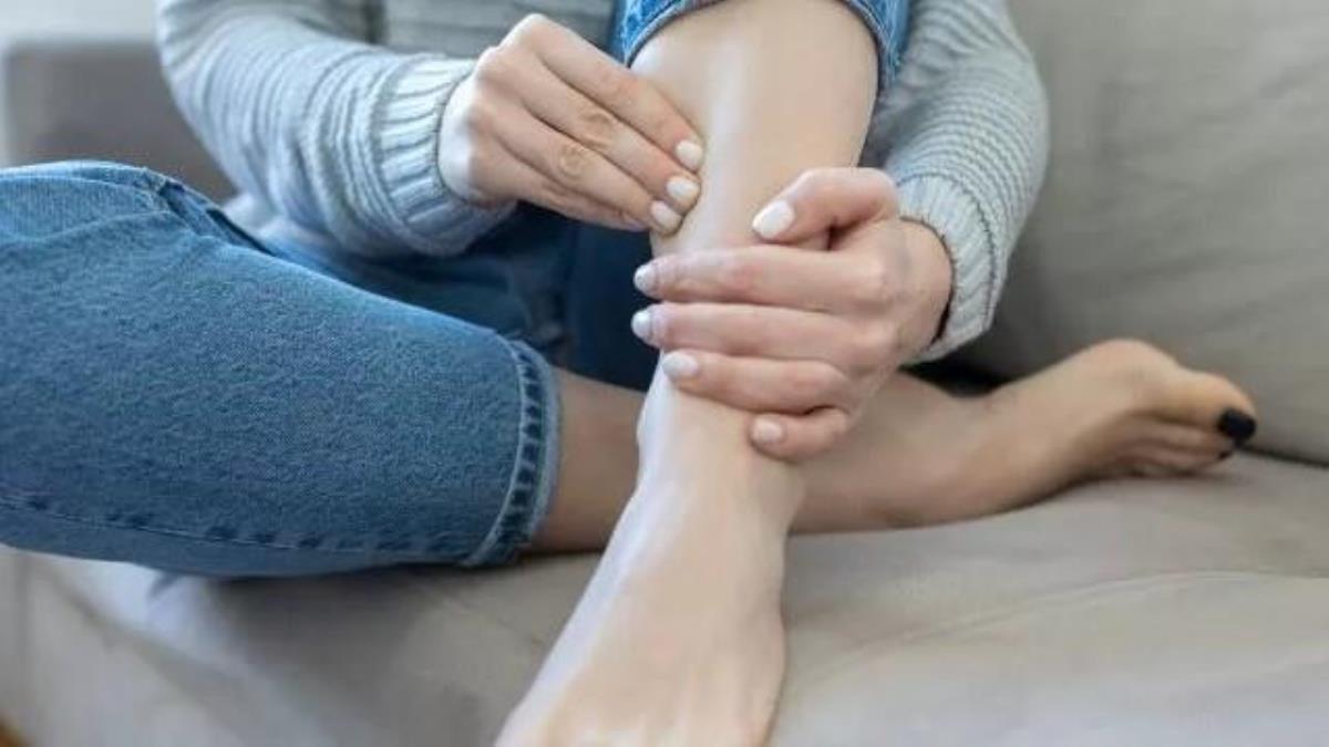 Huzursuz bacak sendromu nedir? Huzursuz bacak sendromu belirtileri nedir, ne âlâ gelir? Teşhisi ve tedavisi nasıl yapılır?