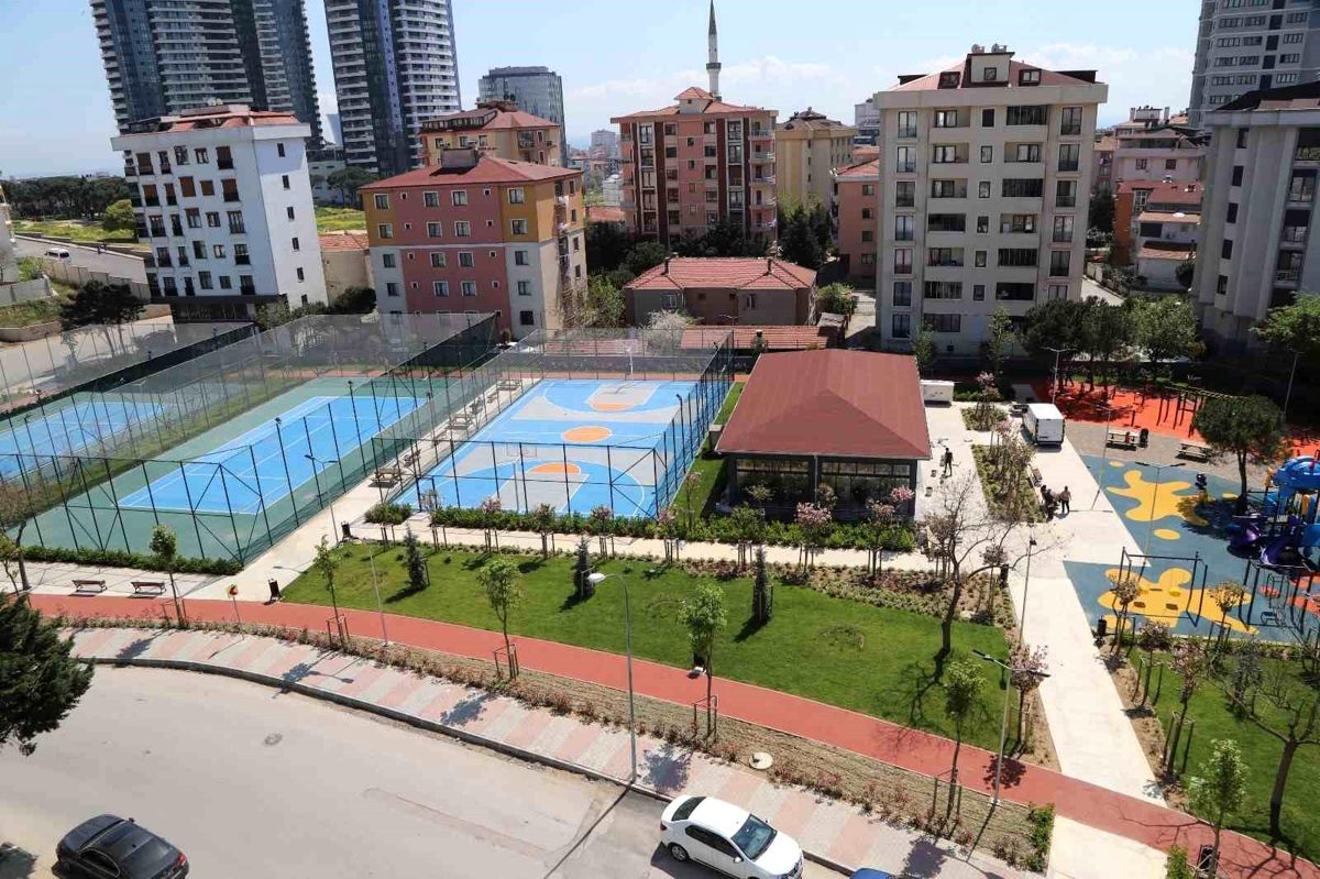 Kartal'da Karlıktepe Mahallesi spor parkı hizmete açıldı