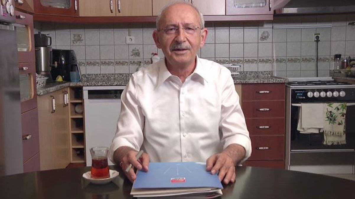 Kılıçdaroğlu, reaksiyon çeken mutfak pankartına bu fotoğrafla cevap verdi: Alın artık bunu da koyun