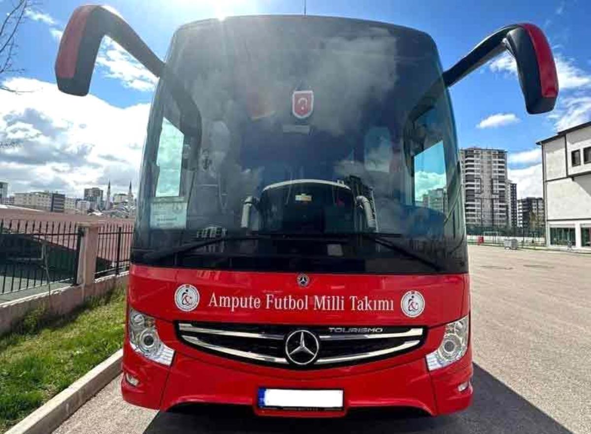 Mercedes-Benz Türk Ampute Futbol Ulusal Grubu'nu taşımaya devam edecek