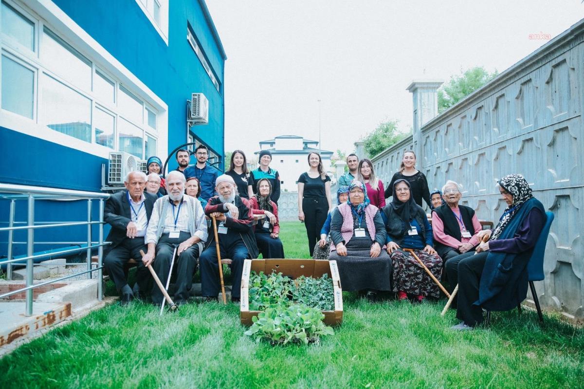 Merkezefendi Belediyesi, Alzheimer Hayat Merkezi'nde hobi bahçesi oluşturdu