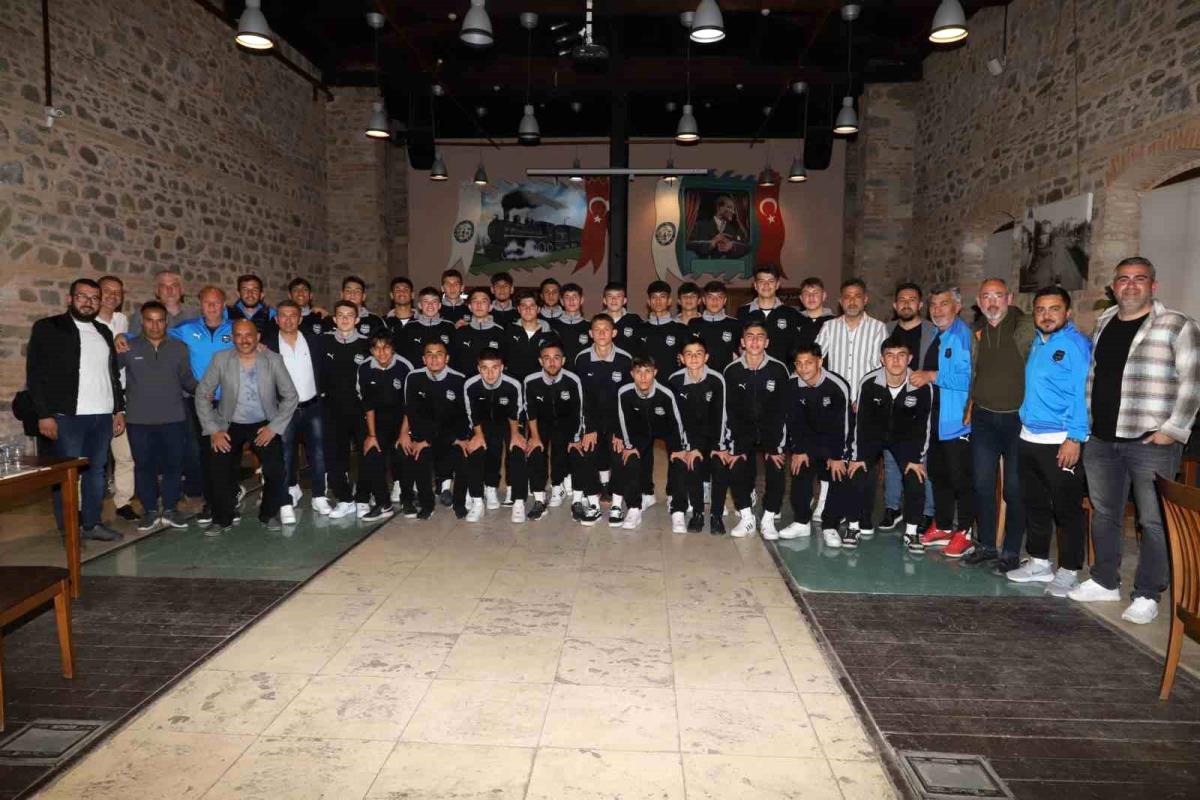 Nazilli Belediyespor U17 Futbol Ekibi akşam yemeğinde buluştu