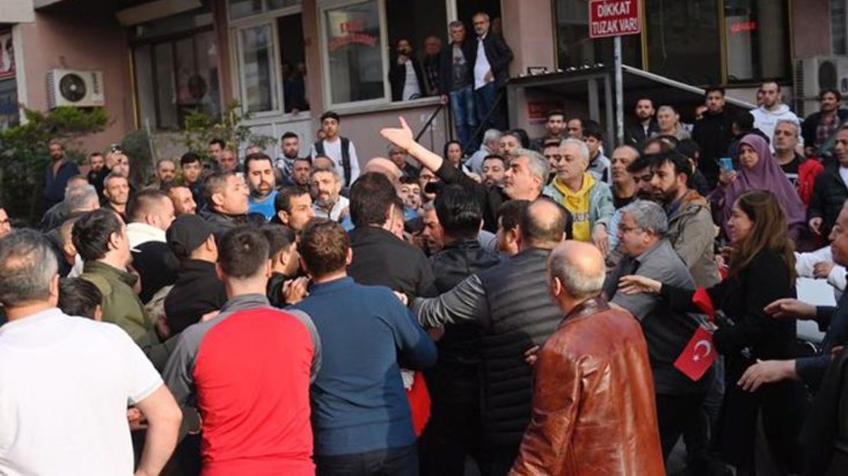 Okmeydanı tipinde olay çıktı, Beyoğlu Belediye Lideri isyan etti: Türk bayrağı taşıyan bayanlarımıza saldırdılar