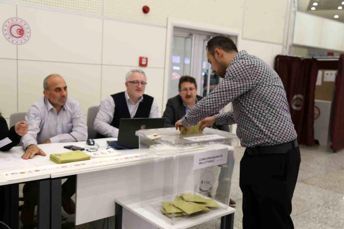 Sarp Hudut Kapısı'nda oy kullanma süreci başladı