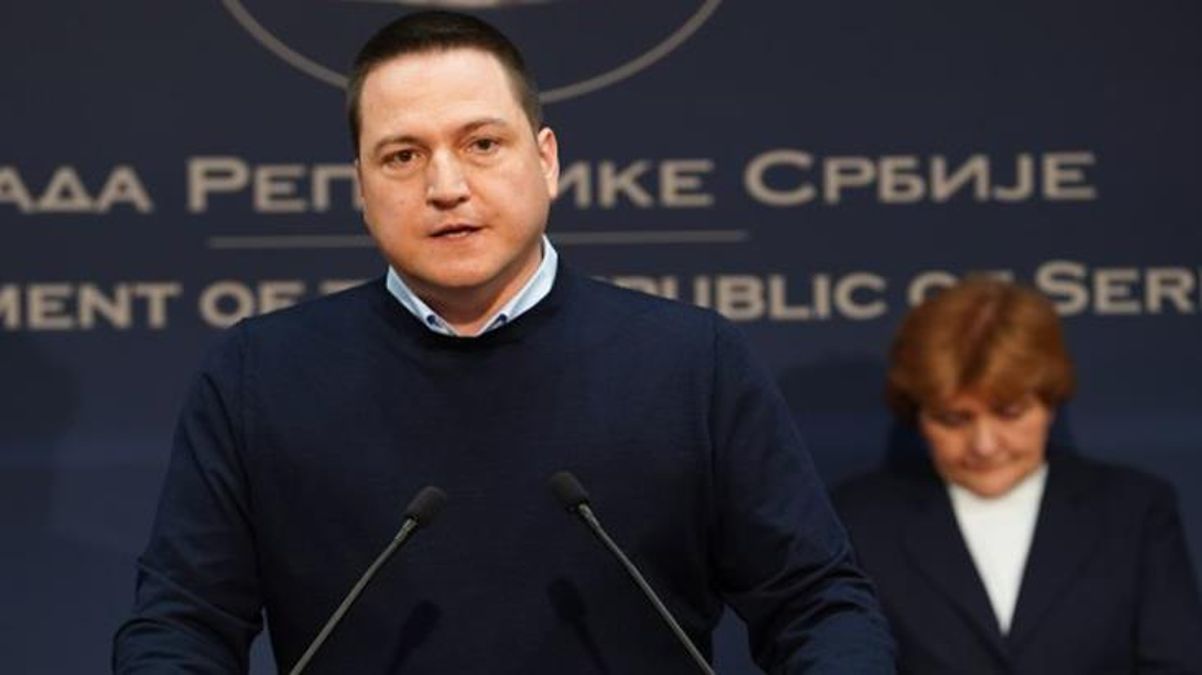 Taarruzun akabinde Sırbistan Eğitim Bakanı Branko Ruzic istifa etti