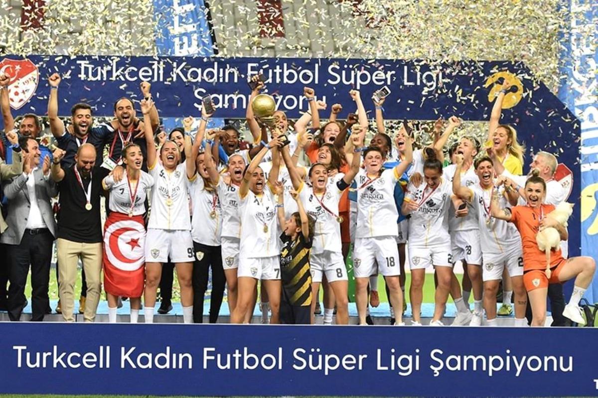 Turkcell Bayan Futbol Harika Ligi'nde çeyrek finale yükselen kadrolar muhakkak oldu