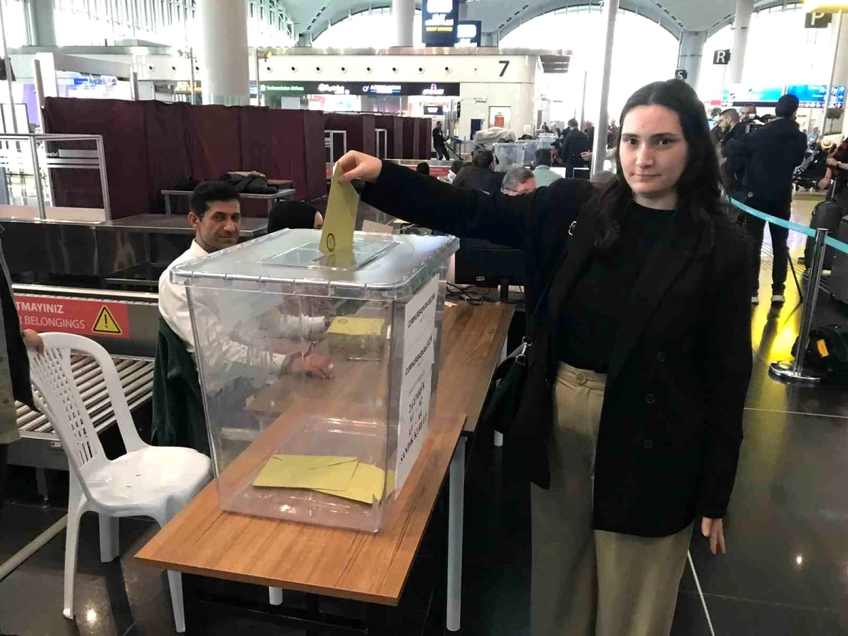 Yurt dışındaki seçmenler İstanbul Havalimanı'nda oy kullanmaya başladı