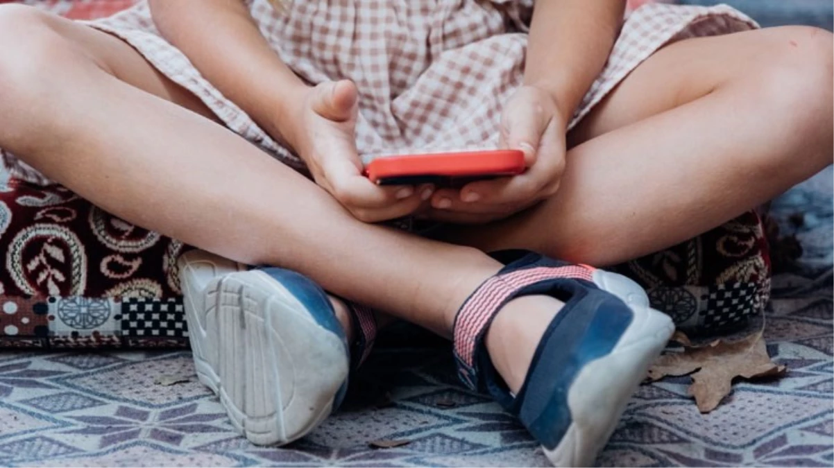 13 yaşındaki kız, ailesinin biriktirdiği 61 bin doları cep telefonu oyunlarında harcadı