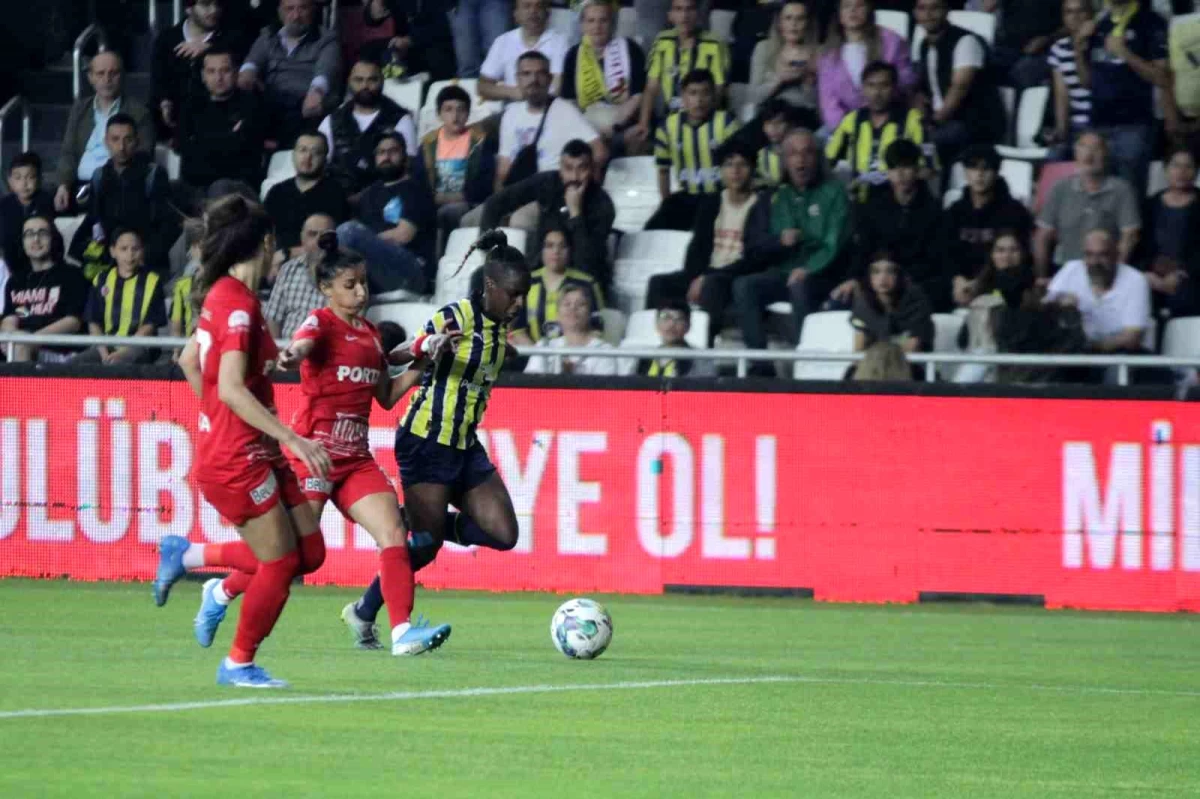 Ankara Büyükşehir Belediyesi Fomget Bayan Futbol Ekibi Şampiyon Oldu