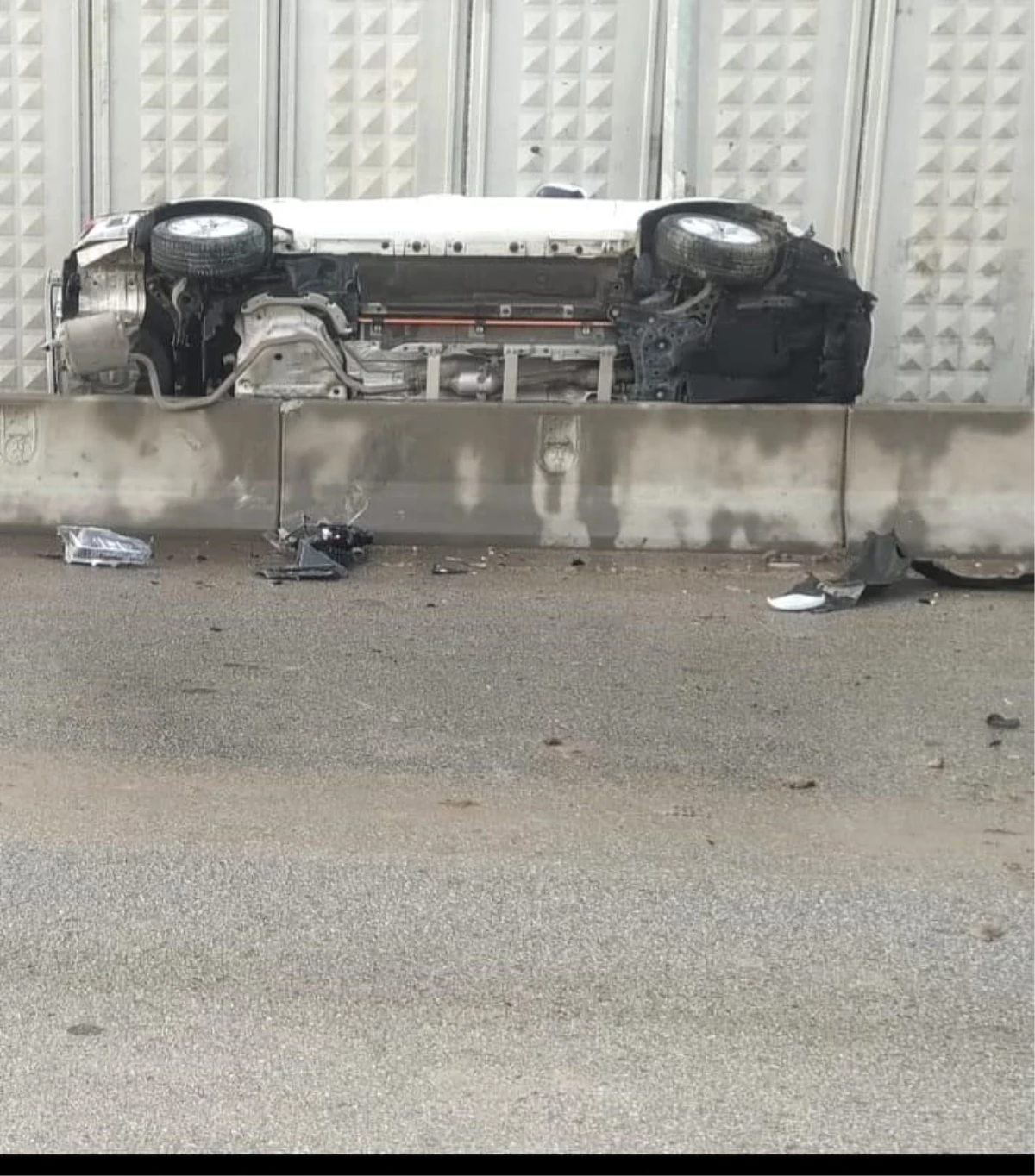Ankara'da feci kaza: Araba takla attı