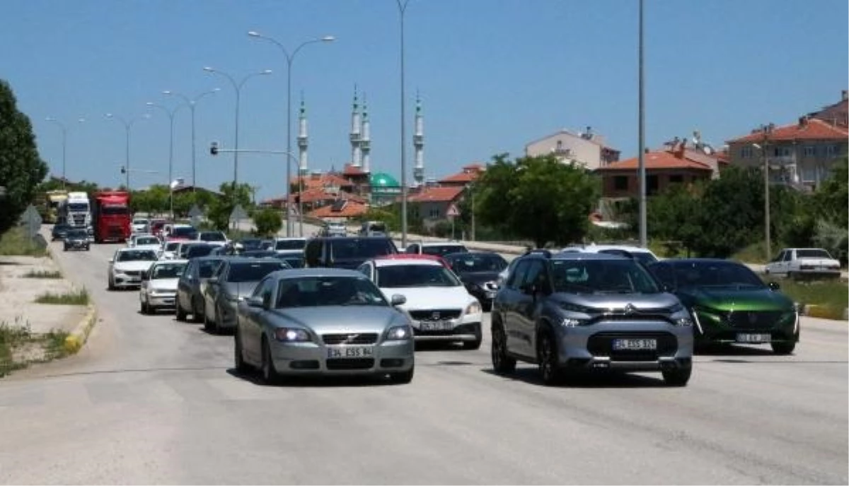 Bayram tatili trafiği Antalya kara yolunda yoğunluk yaşattı