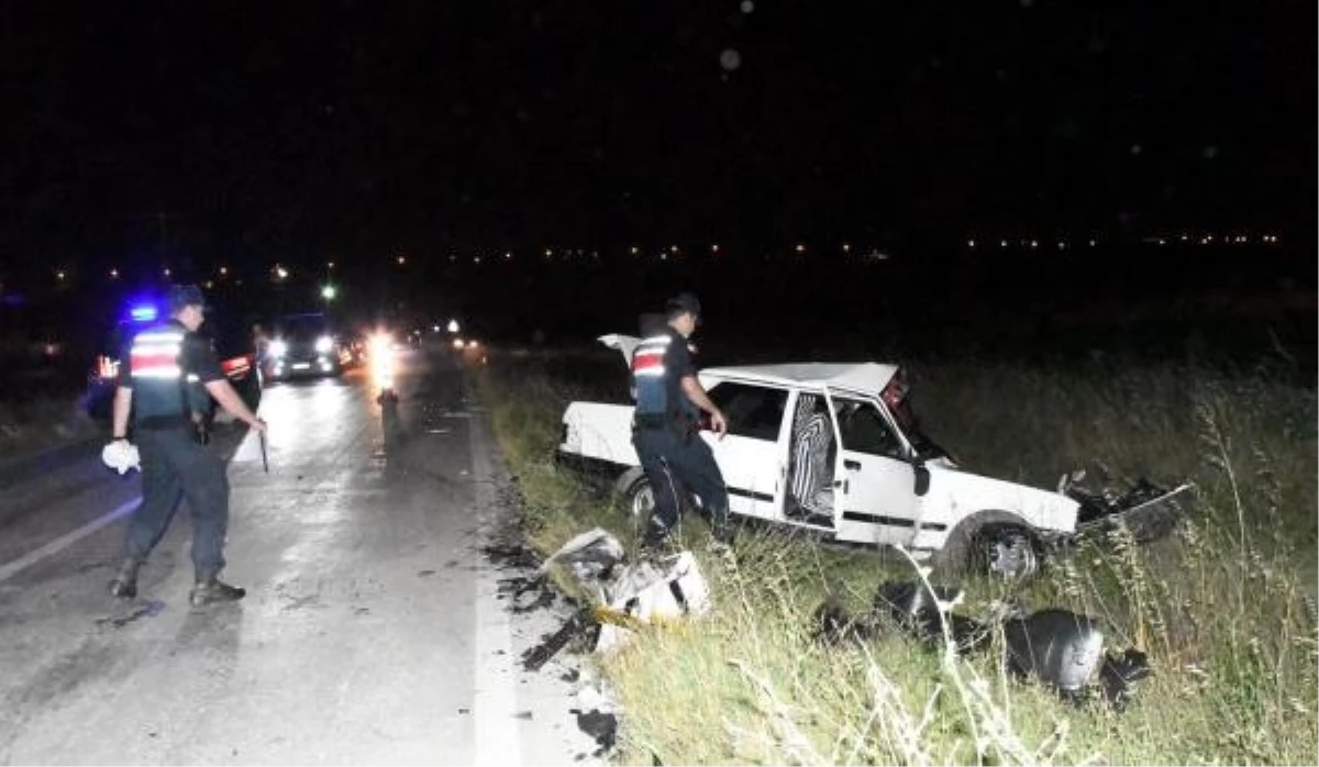 Çorlu'da Baş Başa Çarpışan Arabalarda 4 Kişi Yaralandı