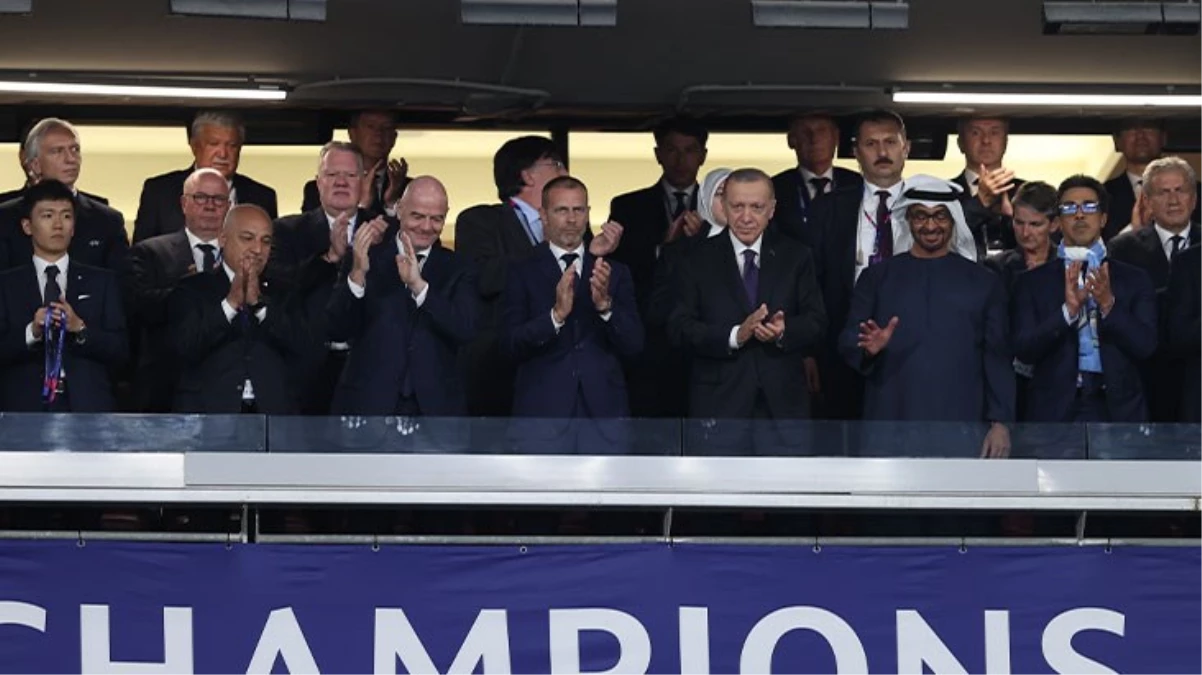 Cumhurbaşkanı Erdoğan, Devler Ligi finalinde! Maçı birlikte izlediği isimler dikkat çekti