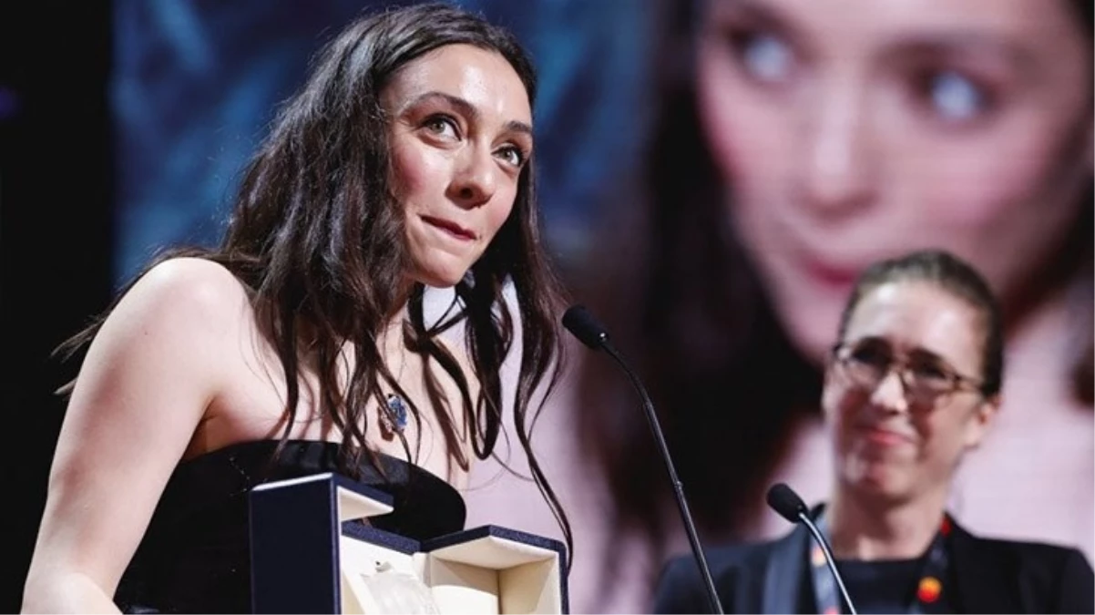 En Âlâ Bayan Oyuncu mükafatını alan Merve Dizdar'ın Cannes'taki konuşması geceye damga vurdu