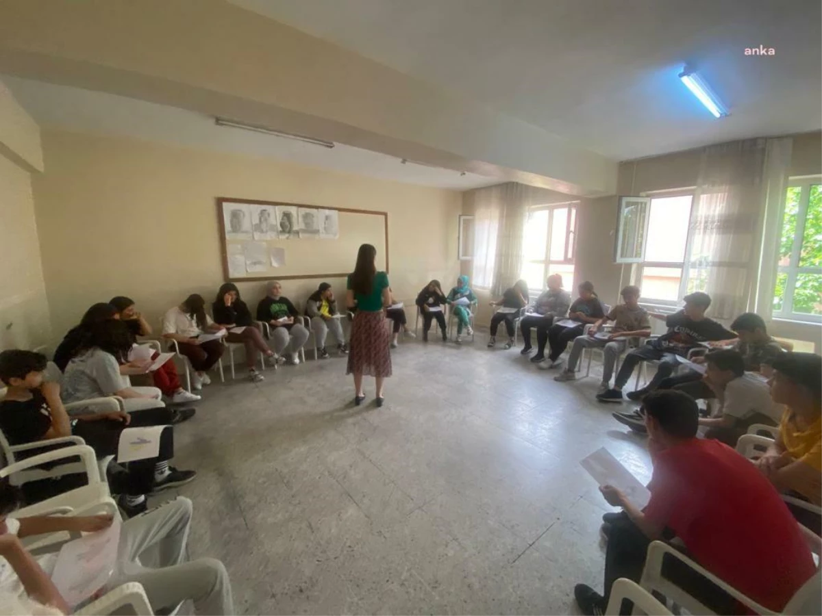 Gaziemir Belediyesi, 8. sınıf öğrencilerine psikodrama temelli telaş idaresi eğitimi veriyor