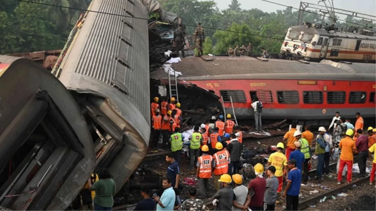 Hindistan'da 275 kişinin öldüğü tren kazasında 'sinyalizasyon müdahalesi' kuşkusu