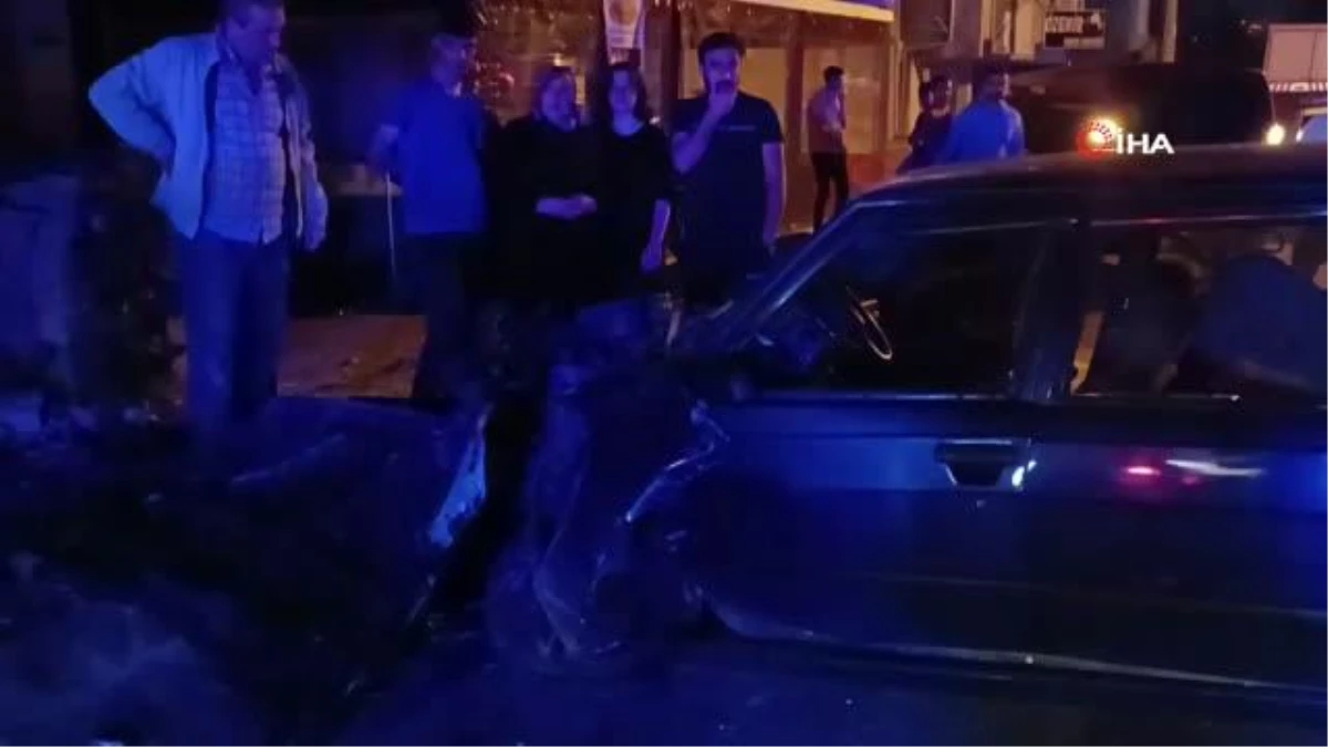 Kocaeli'de Denetimden Çıkan Araba Trafik Levhasına Çarptı: 1 Yaralı
