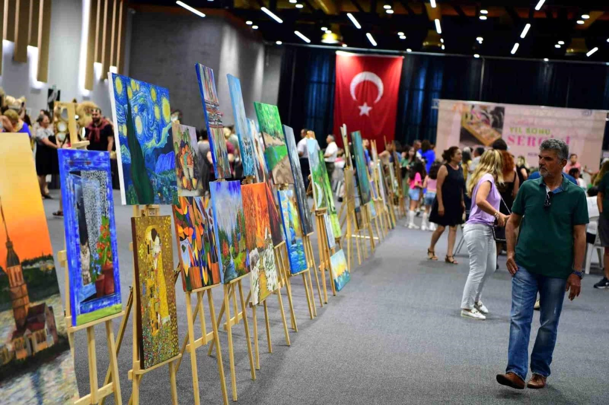 Konyaaltı Sanat Merkezi'nin Kursiyerleri Yıl Sonu Standı'nda El Emeği Eserlerini Sergiledi