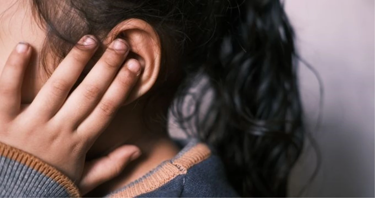 Kulak ağrısı neden olur? Kulak ağrısı nasıl geçer, ne âlâ gelir, meskende ne yapılabilir?
