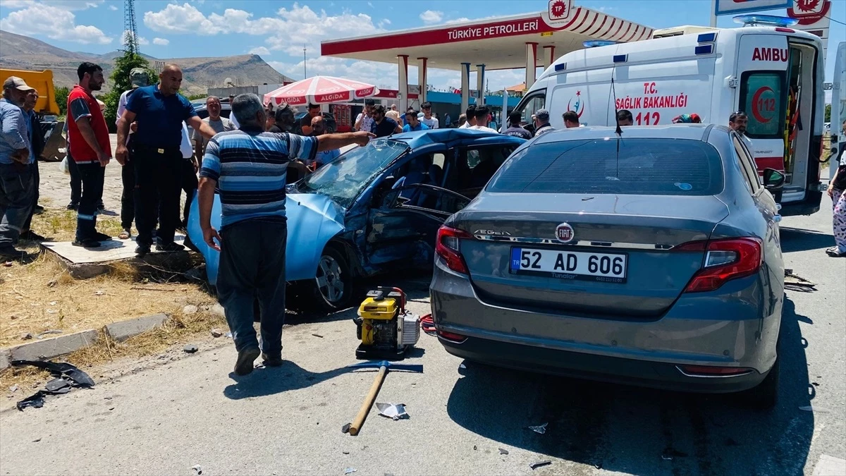 Malatya'da Araba Kazası: 2'si Ağır 3 Yaralı