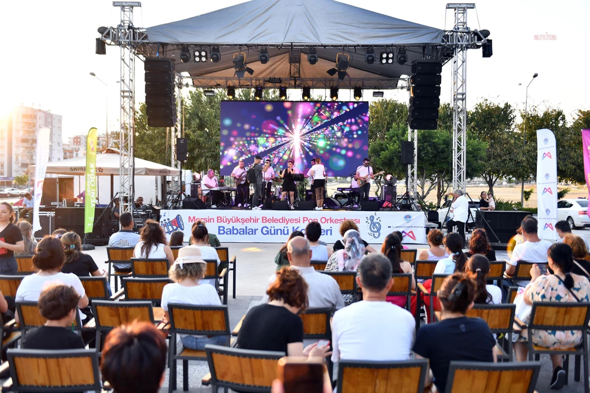 Mersin Büyükşehir Belediyesi Pop Orkestrası Babalar Günü'nde konser verdi