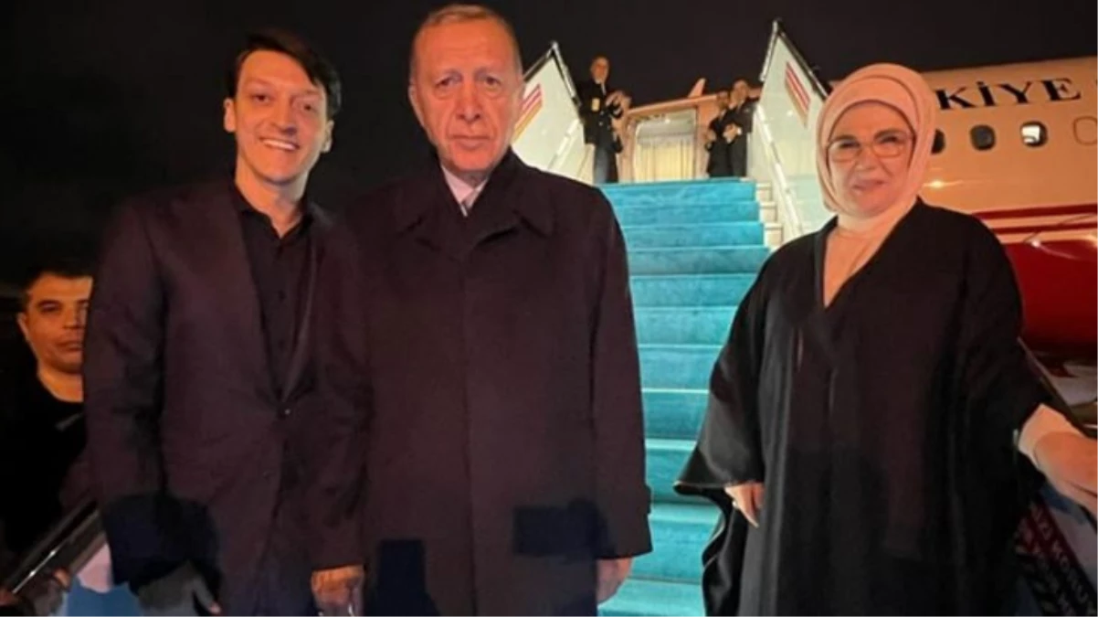 Mesut Özil, uçak önünden Cumhurbaşkanı Erdoğan'la kare paylaştı! Bir de bildirisi var