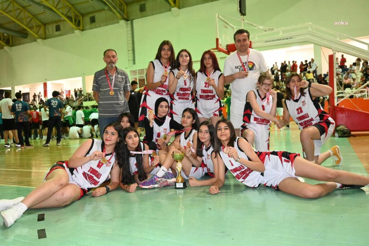 Metropolis Spor Kulübü İzmir Basketbol Vilayet Birinciliği U18 Kızlar kategorisinde şampiyon oldu