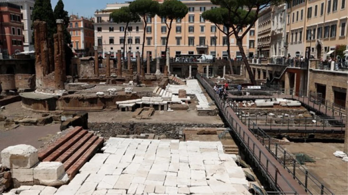 Roma'da Julius Caesar'ın öldürüldüğü meydan açık hava müzesi olarak halka açıldı