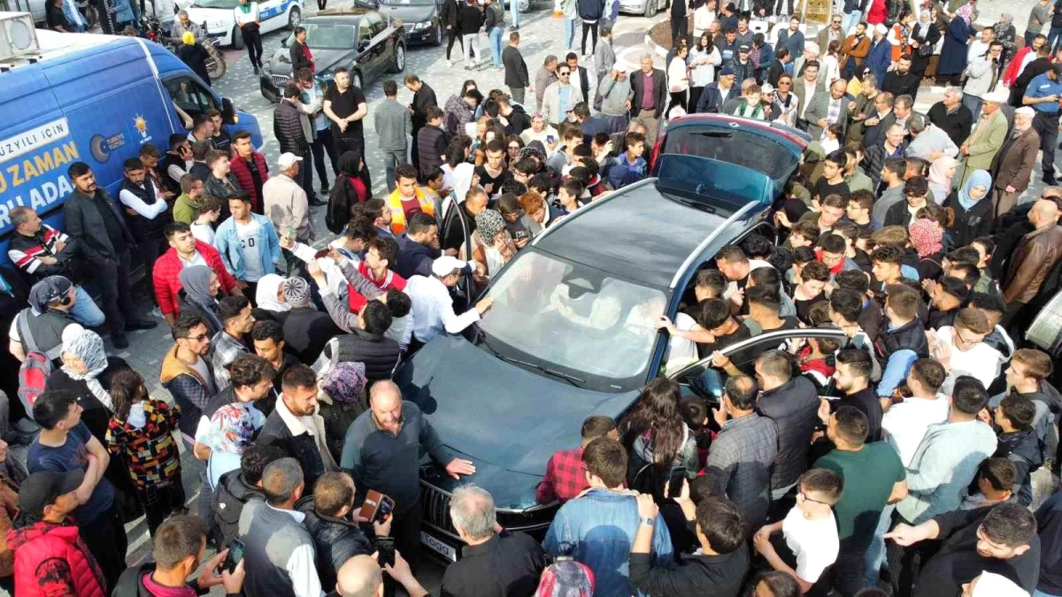 Türkiye'nin yerli arabası Togg, Bolvadin'de görücüye çıktı