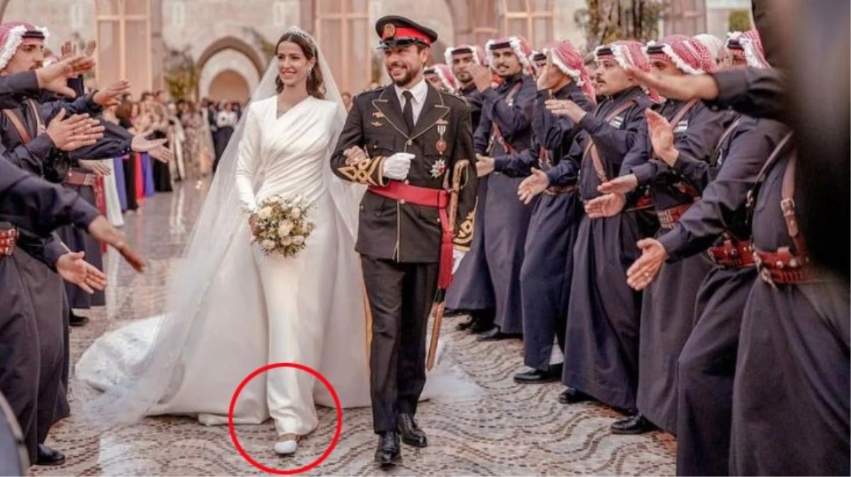 Ürdün Veliaht Prensi ile evlenen Rajwa Al Saif, eşinin uzunluğunu geçmemek için düğünde düz ayakkabı giydi
