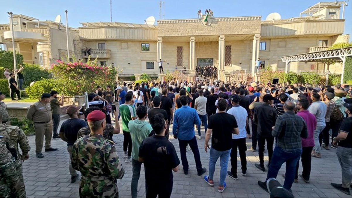 İsveç Büyükelçiliği'nin basıldığı Bağdat'ta protestolar sürüyor