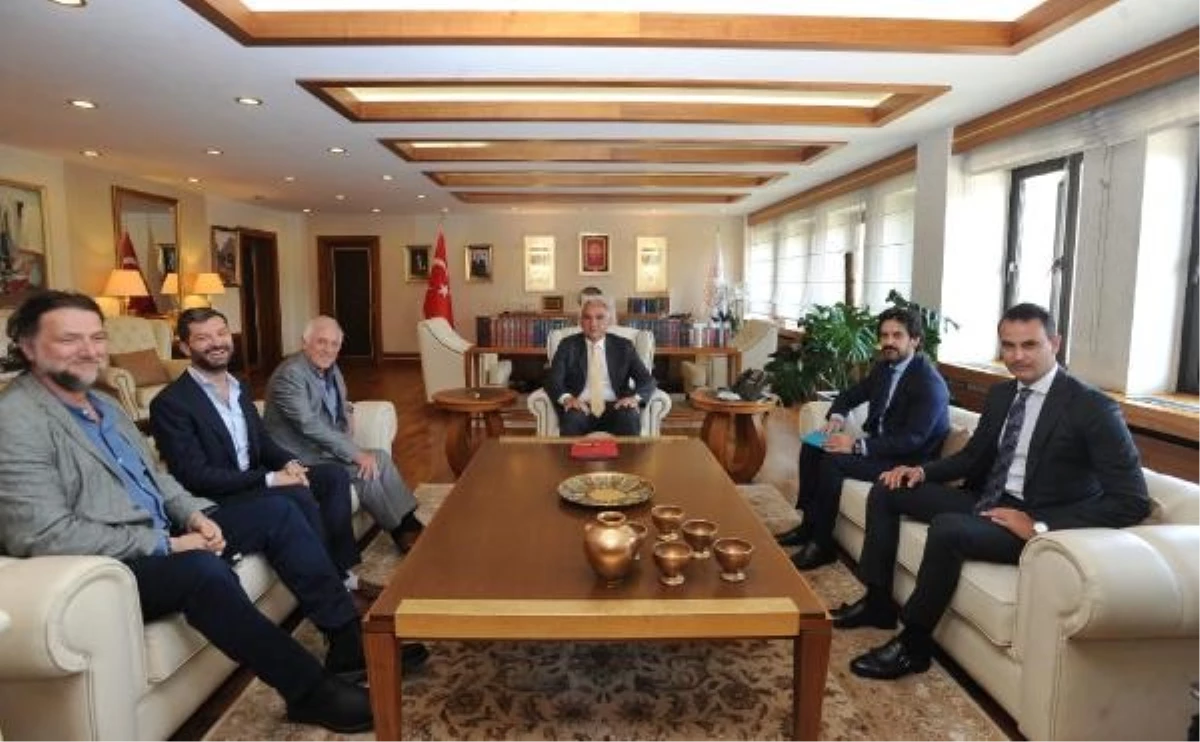 Kültür ve Turizm Bakanı Mehmet Nuri Ersoy, ünlü üretimci James Brock ile görüştü
