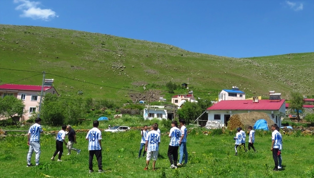 Milletlerarası Yetenek Avcıları Futbol Akademisi, Ardahan'da köy çocuklarına forma armağan etti