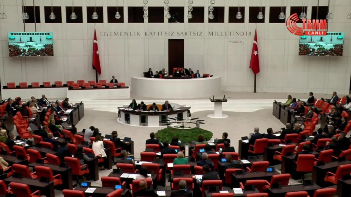 TBMM Genel Şurası'nda CHP ve AKP Milletvekilleri Ortasında Tartışma Çıktı