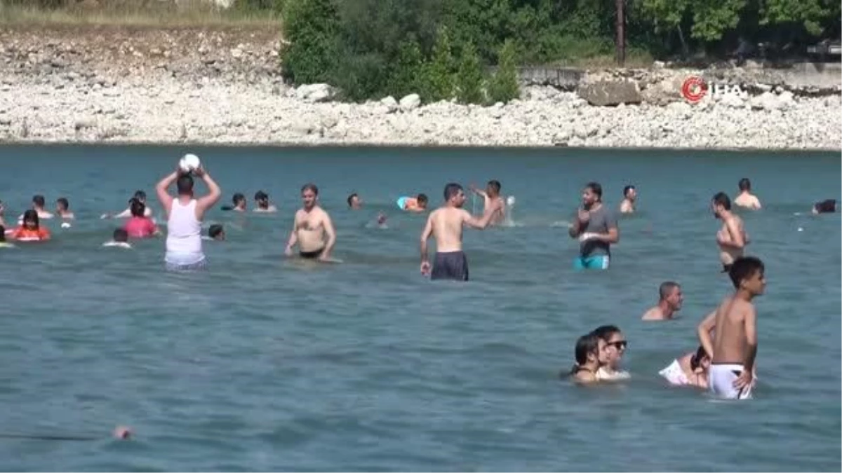 Vatandaşlar Eğirdir Gölü'ne akın etti