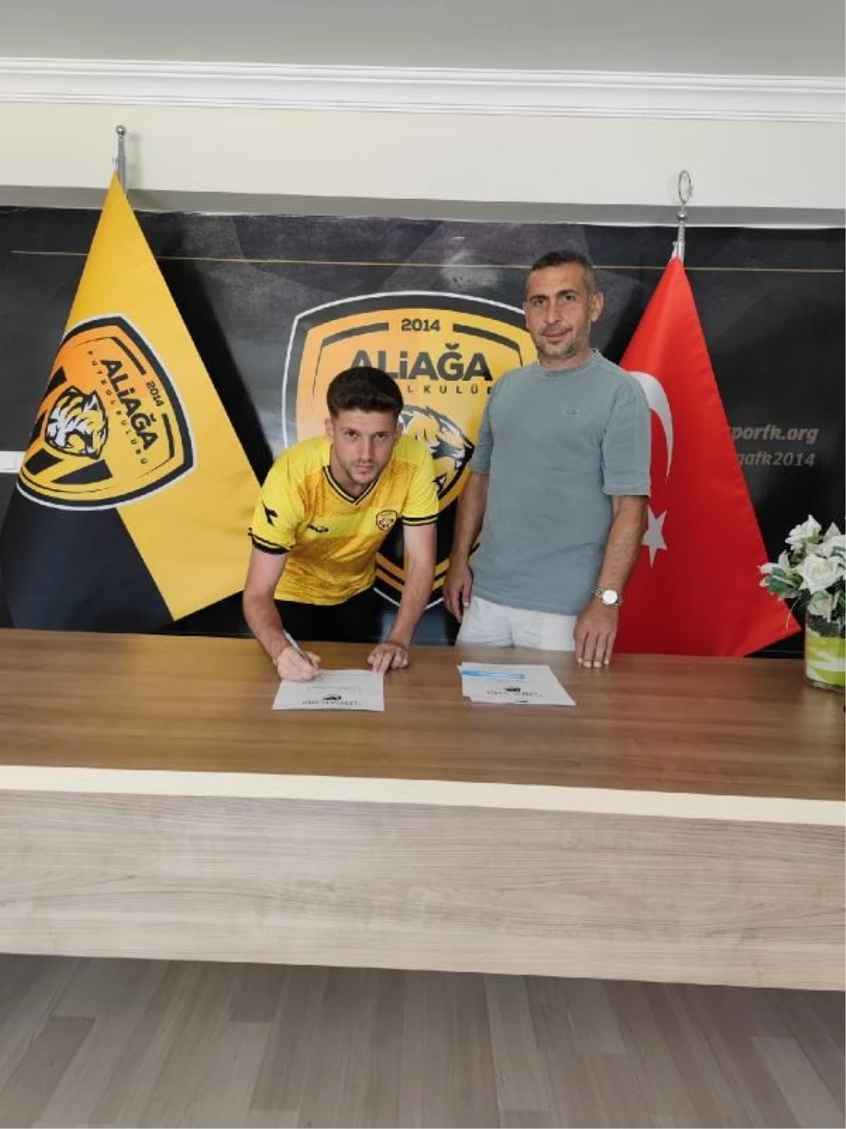 Aliağa Futbol Kulübü, Kaan Özder ile kontrat yeniledi