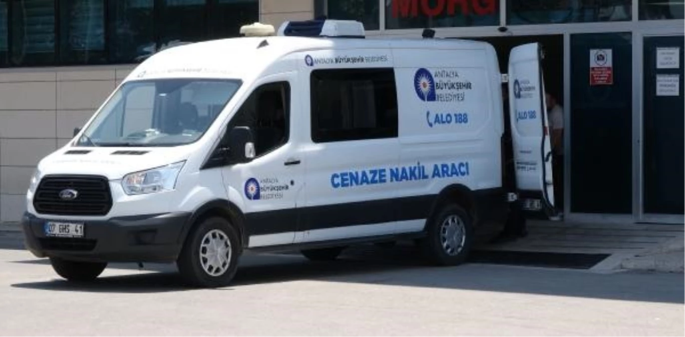 Antalya'da Tatilci Genci Gürültü Nedeniyle Bıçaklayarak Öldürdüler