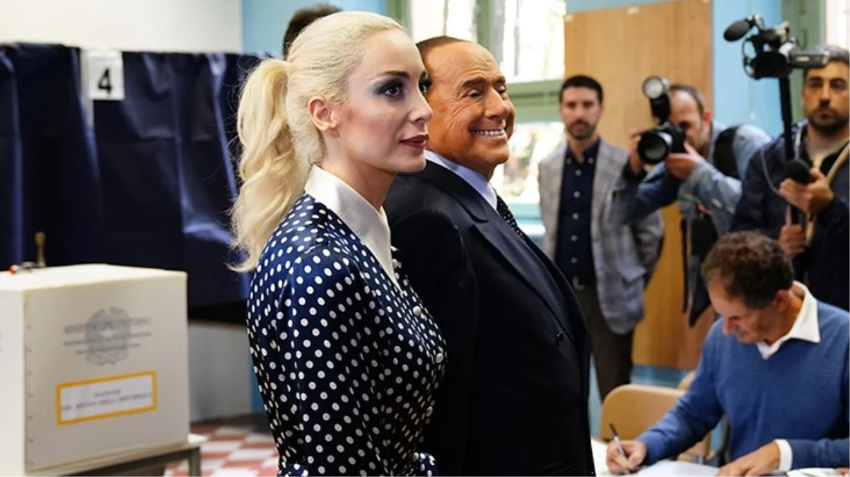 Berlusconi, vasiyetinde son yıllarını bir arada geçirdiği 53 yaş küçük sevgilisini unutmadı
