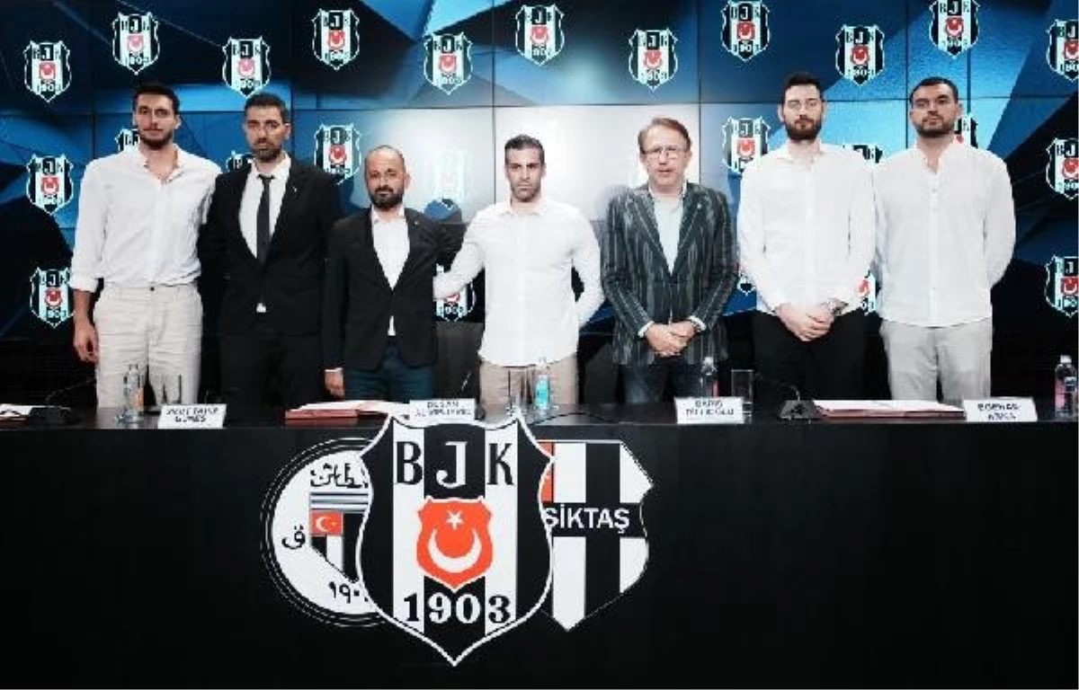Beşiktaş Erkek Basketbol Ekibi'nin yeni transferleri için imza merasimi düzenlendi