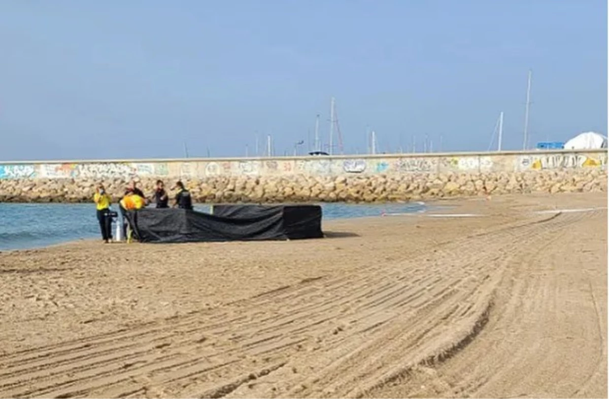 İspanya'da bir turistik plajda başı olmayan bir çocuğun cesedi bulundu