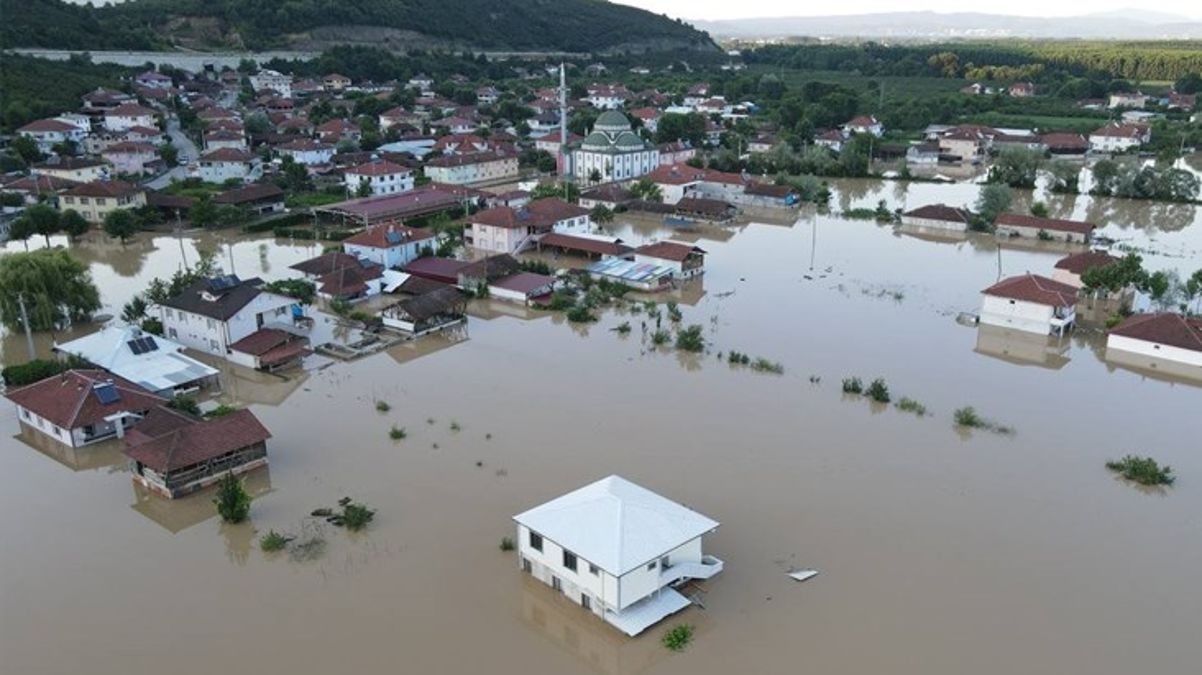 Karadeniz'de sel felaketinden etkilenen patronlar ve sigortalılar için prim ödemeleri ertelendi