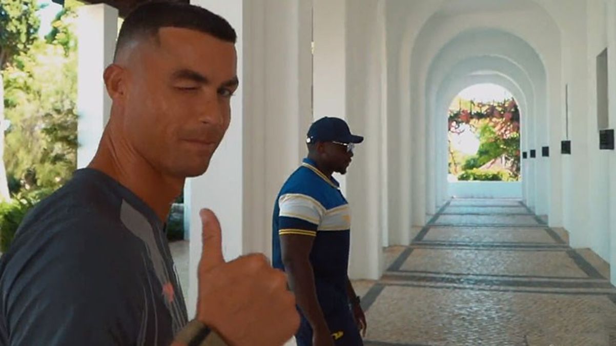 Ronaldo, Müslüman futbolseverleri tekrar mest etti! Secdeden sonra artık de herkes verdiği selamı konuşuyor