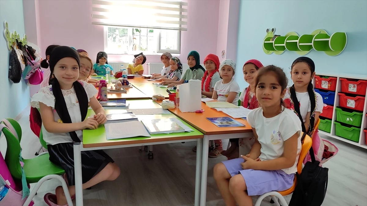 Salıpazarı Belediye Lideri Halil Akgül, yaz Kur'an kursunda öğrencilerle buluştu