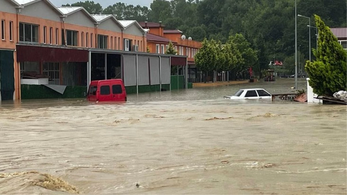 Sel felaketinin vurduğu Karadeniz için bir ikaz daha! Meteoroloji'den 13 kente "turuncu" kodlu alarm