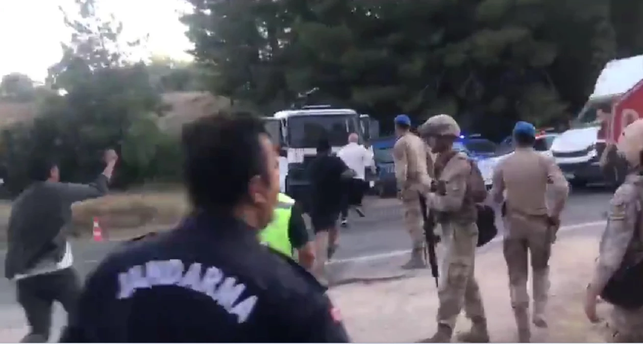 Akbelen'de CHP'li Mahmut Tanal'la jandarma ortasında kovalamaca: Burada fişleme yapamazsınız